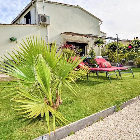 Amazing In Le Pontet With Jacuzzi Holiday home Le Pontet (Vaucluse)