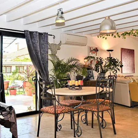 Amazing In Le Pontet With Jacuzzi Holiday home Le Pontet (Vaucluse)